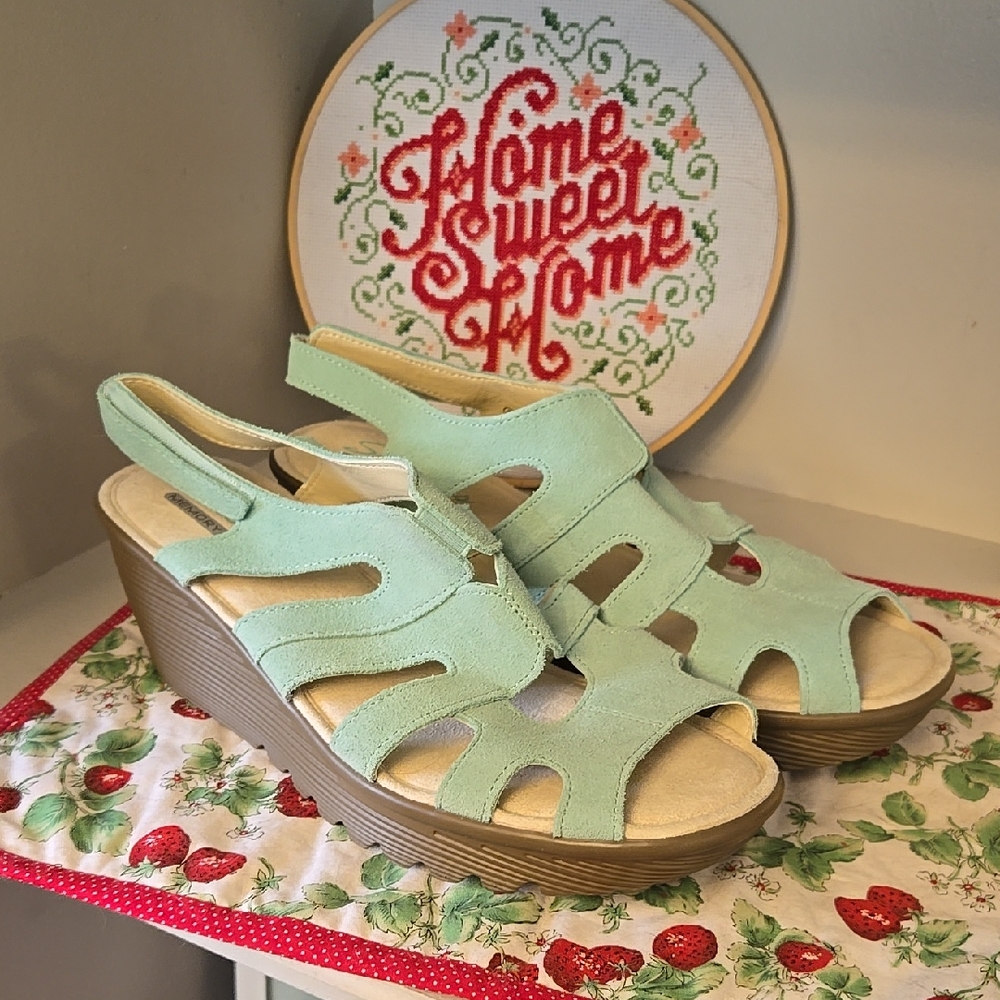 New Sketchers Memory Foam Mint Green Suede Wedges
